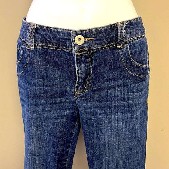 Chico’s Dark Wash Boyfriend Peddle Pushers with Vertical Back Leg Hem- Size 0 - Picture 2 of 9